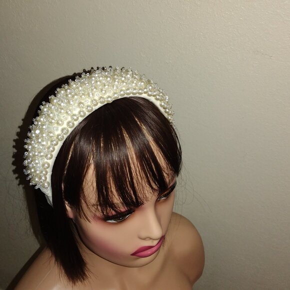 Artisan Glow: Headband with Acrylic Pearls and Crystals" beige. - Picture 10 of 14